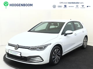 Volkswagen Golf 1.4 eHybrid Style | Parkeersensoren | 3-zone airco | Stoel- en stuurwielverwarming | Adaptieve cruise control | CarPlay | Navigatie | Digital cockpit |