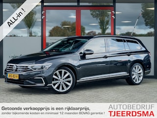 Volkswagen Passat Variant 1.4 TSI PHEV GTE Business | Trekhaak | Standkachel | Stoelverwarming | Discovery Pro Navigatie | Virtual Cockpit | Adaptieve Cruise Control | Climate Control | Camera | 19'' Lichtmetalen Velgen | PDC | Metallic Lak |
