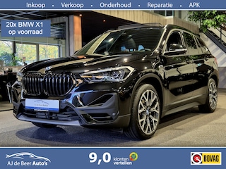 BMW X1 xDrive25e High Executive Sportline | Panorama | Trekhaak | Camera | HUD | 19" | Carplay