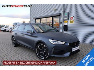 Cupra Leon 1.4 e-Hybrid VZ Copper Edition 1e Eigenaar | Dealer Onderh | BTW | Pano | WinterPack | Cupra Knop | Camera | Elek Stoel/Klep | Memory | Carplay | Climate | Ad Cruise | Navi | PDC | Full Led