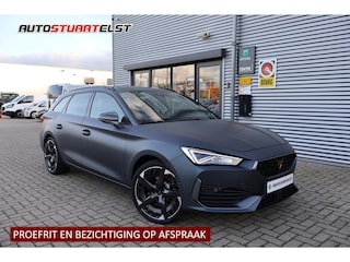 Cupra Leon 1.4 e-Hybrid VZ Copper Edition 1e Eigenaar | Dealer Onderh | BTW | Pano | WinterPack | Cupra Knop | Camera | Elek Stoel/Klep | Memory | Carplay | Climate | Ad Cruise | Navi | PDC | Full Led