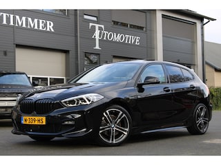 BMW 118i M Sport Business Edition - Dealer onderhouden - Nederlandse auto 18 inch - Panoramadak - Stuurverwarming - Stoel verwarming
