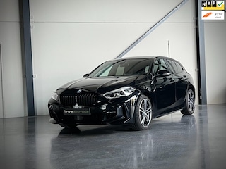 BMW 118i M-Sport, 18", M-Tech Dakspoiler, Wireless Charging, nieuwe remmerij
