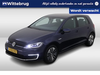 Volkswagen Golf E-DITION / Digitaal dashboard / LED / Navigatie / Camera / Parkeersensoren V+A / Warmtepomp /