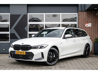 BMW 330e xDrive M Sport LCI | Facelift | Shadow | Trekhaak | Widescreen | Hifi | Camera | 18' inch |