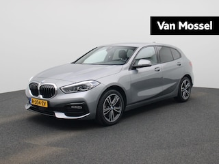 BMW 118i Introduction Edition AUTOMAAT | VIRTUEEL | SPORTSTOELEN | NAVIGATIE | APPLE CARPLAY | CLIMA | CRUISE | LED | 12 MAANDEN BOVAG GARANTIE |