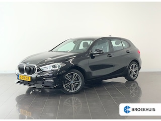 BMW 118i Introduction Edition | Achteruitrijcamera | Autonoom parkeren | Parkeersensoren voor en achter | Sportstuur | Sportstoelen |