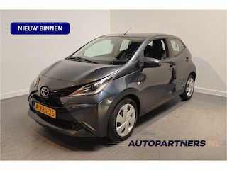 Toyota Aygo 1.0 VVT-i x-play - Airco - Achteruitrijcamera