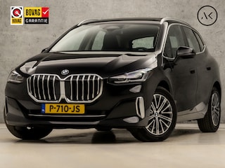 BMW 2-serie Tourer 218i Sportline Automaat (PANORAMADAK, LIVE COCKPIT PLUS, APPLE CARPLAY, HARMAN/KARDON, CAMERA, TREKHAAK, LEDEREN SPORTSTOELEN, ELEK ACHTERKLEP, NIEUWE APK, NIEUWSTAAT)