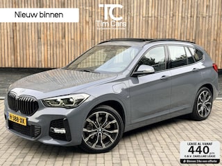 BMW X1 xDrive25e M-sport Automaat | Panoramadak | Leren bekleding | LED verlichting | Stoel en Stuurwielverwarming | Trekhaak afneembaar | Head-up display | Elektrisch verstelbare stoelen | Harman/kardon HiFi | Achteruitrijcamera