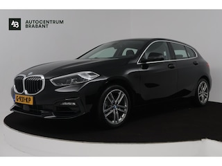 BMW 118i Executive Edition (TREKHAAK, DIGITALE COCKPIT, CAMERA, SFEERVERLICHTING, PARKEERSENSOREN, DEALER ONDERHOUDEN)
