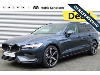 Volvo V60 2.0 B4 Essential Edition | Lichtmetalen Velgen 6-Spaaks 19"| Moritz leder blond | Park Assist Voor + Achter | Electronic Climate Controle | Verwarmbare Voorstoelen + Stuurwiel + Achterbank | Cruise Control Adaptief Met Stop&Go En Stuurhulp | Google Navigatiesysteem |