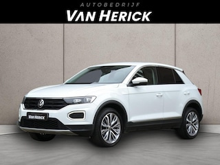 Volkswagen T-Roc 1.5 TSI Style 150PK Automaat | Navi | Trekhaak | LED | Winterpakket
