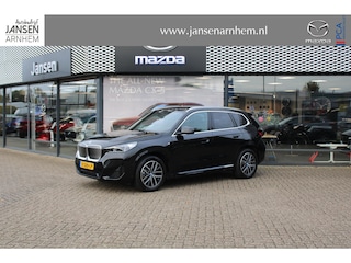 BMW iX1 eDrive20 67 kWh , Automaat, M-Sportpakket, Leder/alcantara Bekleding, Navi, Clima, Camera, Adap.Cruise, Stoelverwarming, Apple Carplay, Andoid Auto, LMV 18 Inch, Dakrails