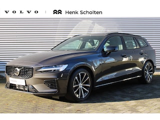 Volvo V60 2.0 T6 Plug-in hybrid AWD Plus Dark | Lichtmetalen Velgen 18" | Lederen Bekleding | Premium Audio by Harman Kardon | Rondomzicht Camera | Trekhaak Elektrisch Uitklapbaar | Verwarmde Voorruit | Electronic Climate Controle |Voorstoelen + Stuurwiel Verwarmd |