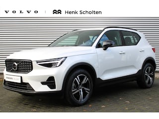 Volvo XC40 B4 Plus Dark | Verwarmbare Voorstoelen en Stuurwiel | Semi-Elektrische Trekhaak | Verwarmbare Voorruit | Premium Audio by Harman Kardon | Adaptieve Cruise Control | Park Assist