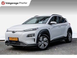 Hyundai Kona EV Fashion 64 kWh Trekhaak/ 3-Fase/ Warmtepomp/ Navigatie/ Head up/ Carplay/ Camera