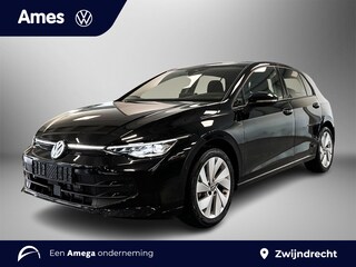 Volkswagen Golf 1.5 eTSI 110pk Life Edition Achteruitrijcamera / Koplampverlichting led plus / 17 inch lichtmetaal / Voorstoelen verwarmbaar