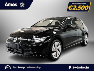 Volkswagen Golf 1.5 eTSI 110pk Life Edition Achteruitrijcamera / Koplampverlichting led plus / 17 inch lichtmetaal / Voorstoelen verwarmbaar