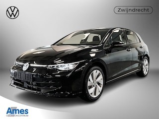 Volkswagen Golf 1.5 eTSI 110pk Life Edition Achteruitrijcamera / Koplampverlichting led plus / 17 inch lichtmetaal / Voorstoelen verwarmbaar