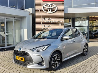 Toyota Yaris 1.5 HYBRID BUSINESS 2023! NIEUW & DIRECT LEVERBAAR!!! BLIND SPOT KEYLESS STOELVERW PARK-SENSOREN APPLE/ANDROID
