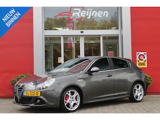 Alfa Romeo Giulietta 1.4 T 170PK AUTOMAAT QV-LINE | 18" LICHTMETALEN VELGEN 5 GAATS | ALCANTARA/LEDEREN BEKLEDING | CLIMATE CONTROL | ROSSO REMKLAUWEN | NAVIGATIE | DAB+ RADIO | PARKEERSENSOREN ACHTER |