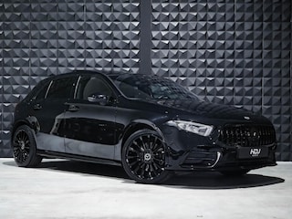 Mercedes-Benz A-klasse 250 e AMG Line | Fab. Gar. |19"| Pano | Wide Screen | Camera | Sfeerverlichting | All Black |