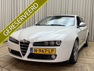 Alfa Romeo 159 Sportwagon 1.7 T TI *Schuifdak* CarPlay, Leder+Stoelverw., BOSE, Xenon, 19" TI, 200PK
