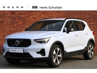 Volvo XC40 B4 Plus Dark | Verwarmbare Voorstoelen en Stuurwiel | Semi-Elektrische Trekhaak | Verwarmbare Voorruit | Premium Audio by Harman Kardon | Adaptieve Cruise Control | Park Assist