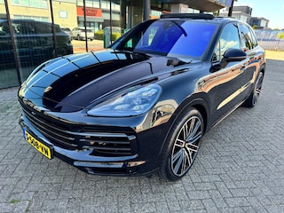 Porsche Cayenne 3.0 E-Hybrid / Pano'dak / Chrono / Luchtvering / Sfeerverl.
