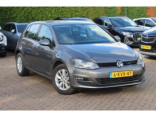 Volkswagen Golf 1.2 TSI Highline / Trekhaak / Navigatie / Parkeerhulp V+A / 16'' / Stoelverwarming / Cruise Control