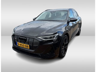 Audi e-Tron 50 quattro Launch edition Black 71 kWh / Panoramadak / 20'' / Luchtvering / Parkeerhulp V+A / ACC / Navigatie / Stoelverwarming