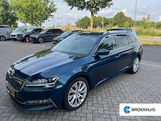 Skoda Superb Combi 1.4 TSI iv Business edition 218pk | Trekhaak | Lederen bekleding |  Adaptief cruise control | Navigatie | Canton audio | Camera achter | 18"LMV