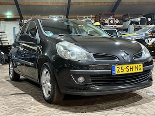 Renault Clio 1.4-16V AIRCO / 5 DEURS / LICHTMETAAL