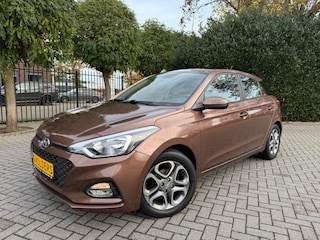 Hyundai i20 1.2 (4 cil.), Apple CarPlay, AIRCO, Cruise Control, Navigatie, Achteruitrijcamera, DAB, Bluetooth, Parkeersensoren