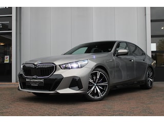 BMW 520i M-Sport HeadUp H/K Pano Driving Pro Trekhaak Stoelventilatie