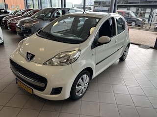 Peugeot 107 1.0-12V XS APK 08-25 BJ 2010 !!!