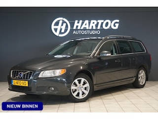 Volvo V70 2.0F Momentum + TREKHAAK / STOELVERWARMING / XENON