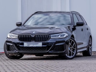 BMW 5-serie Touring 530e xDrive M-SPORT ** LASER, LEDER, PANORAMA, TREKH, HuD, HiFi, 19-inch LMV ** € 39.750,= onder NP - Ex-BMW AG ** ** INFORMEER OOK NAAR ONZE AANTREKKELIJKE FINANCIAL-LEASE TARIEVEN **