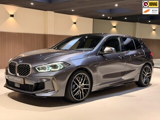 BMW M135i xDrive High Executive PANO|M-Sport|HarmanCardon|HUD|Carplay|Stoel&Stuur verwarming|Keyless|Virtual Dash|ACC