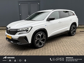 Renault Espace E-Tech full hybrid 200 esprit Alpine 7p. / Fabrieksgarantie tot 02-2027 / Dealer onderhouden / 7 persoons / 1.500 kg trekgewicht / Elektrische stoelen met massage functie / Elektrische klep /  HUD / Camera 360° / Navi / Apple Carplay Android / 20" LM wielen / All Season banden /