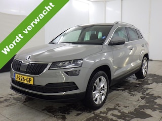 Skoda Karoq 1.0 TSI Business Edition Wegklapbare trekhaak - Stoelverwarming -  Achteruitrijcamera - Canton audio - Getinte ruiten - NL auto