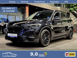 BMW X1 xDrive25e High Executive Sportline | Black edition | Camera | HUD | Leder | Trekhaak | Navigatie | Stoelverwarming | Carplay