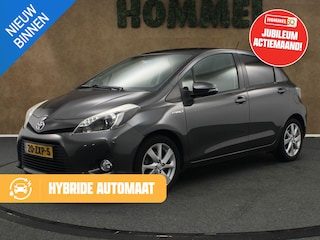 Toyota Yaris 1.5 Full Hybrid Dynamic - ORIGINEEL NEDERLANDSE AUTO - PANORAMADAK - 4 X ELEKTRISCHE RAMEN - KEURIG ONDERHOUDEN / BOEKJES AANWEZIG - ACHTERSPOILER - ARMSTEUN VOOR - HALF LEDEREN BEKLEDING - NAVIGATIE - CAMERA - DONKER GETINTE RAMEN ACHTER - CLIMATE CONTROL -