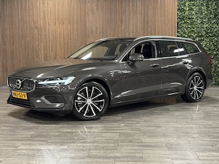 Volvo V60 T6 AWD Recharge Essential | Trekhaak | All Season banden | Lederen bekleding | Adaptieve Cruise Control | Stoelverwarming voor+achter | Stuurwielverwarming | Parkeercamera | 350pk | Pilot Assist | BLIS Dode Hoek Detectie | 18 Inch | Google Infotainment |