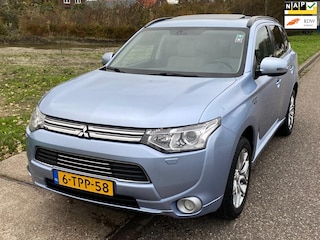 Mitsubishi Outlander 2.0 PHEV Instyle Aut. ECC Navi full map Leder Bi-Xenon Cruise ASR LMV 18" Schuif-kanteldak Afn. trekh. Nw Apk