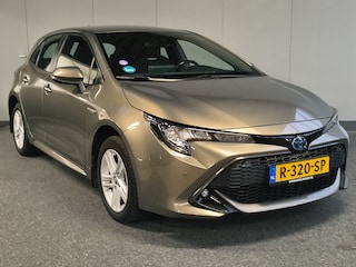 Toyota Corolla 1.8 Hybrid Active Rijklaar + 12 maanden Bovag-garantie Henk Jongen Auto's in Helmond, al 50 jaar service zoals 't hoort!