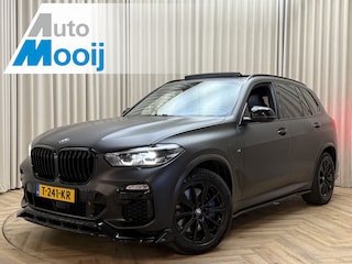 BMW X5 xDrive45e *M-Sport* Mat Zwart / Panoramadak / Adaptive Cruis / Elek. Trekhaak / Stoelverwarming / 20"LMV