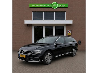 Volkswagen Passat Variant 1.4 TSI PHEV GTE Business | Panoramadak | Camera | Stoelverwarming |