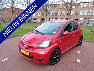 Toyota Aygo 1.0-12V Aspiration Red NL AUTO MET NAP TELEFOON BLEUTOOTH.....